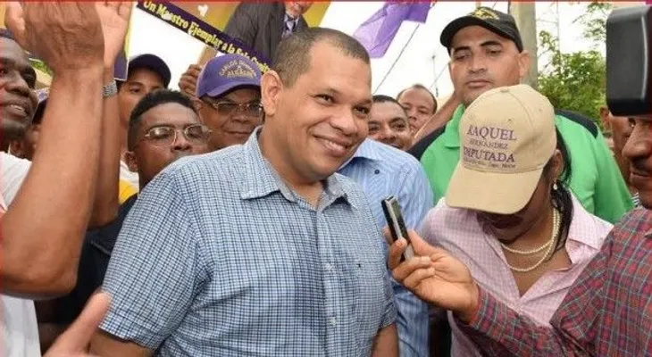 Aspirante a la alcaldía de SDN promete extensión UASD y plaza comercial  