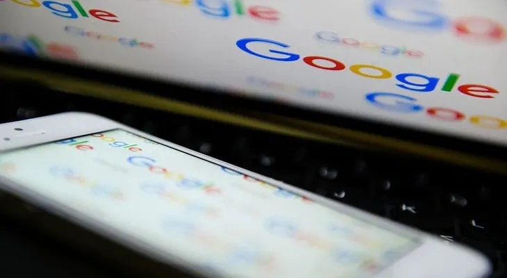 La UE impone a Google una multa récord de 2.700 millones de dólares