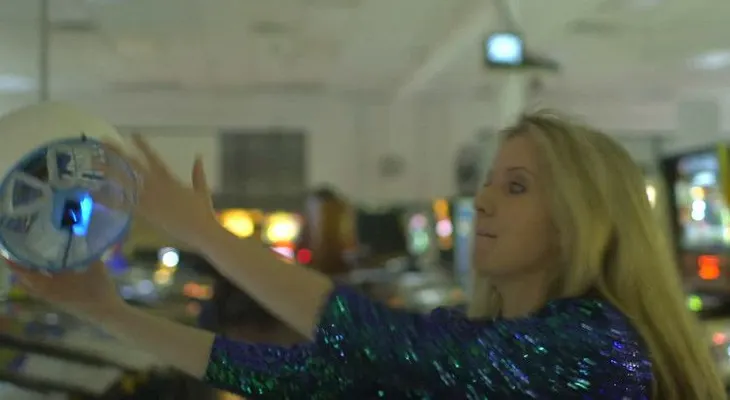 Una periodista de BBC rompe sin querer el dron "más seguro del mundo" (VIDEO)