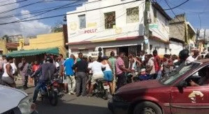 Matan de un tiro a joven que supuestamente trató de robar caja navideña