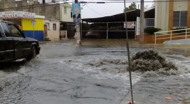 Lluvias provocan inundaciones en sectores de Santiago