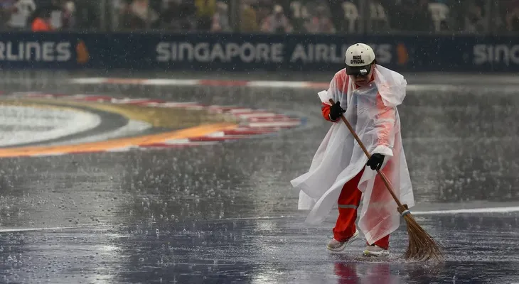 Franco Colapinto partirá 11° en la carrera Sprint del GP de Singapur; la largada se retrasa por lluvia