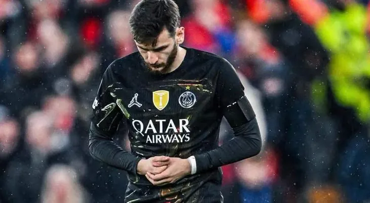 Kvaratskhelia sufre rotura del ligamento cruzado y se pierde la temporada con el PSG