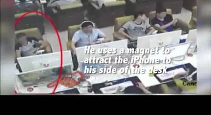 Sutileza, física y astucia: un ladrón roba un iPhone con la ayuda de un imán