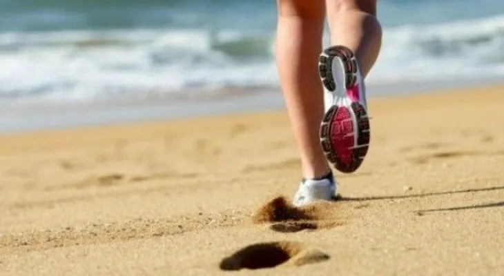 Correr en la arena: ¿Es bueno o malo?