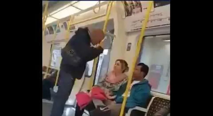 Heroica reacción de una española tras una agresión racista en el metro de Londres (VIDEO)
