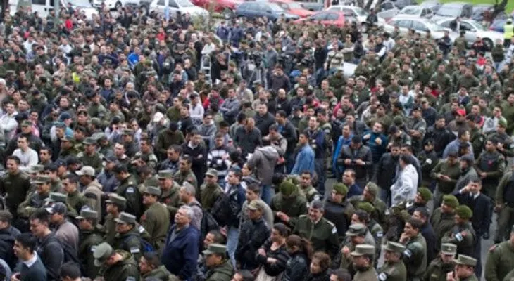 Piden al Gobierno disponer un 30% de aumento salarial en el Presupuesto, y que incluya policías, militares y pensionados