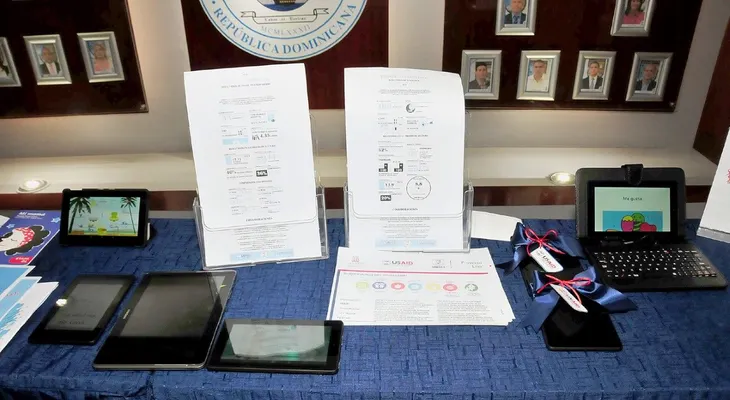 Minerd recibe 2,000 tabletas de Embajada EEUU para mejorar aprendizaje en escuelas públicas