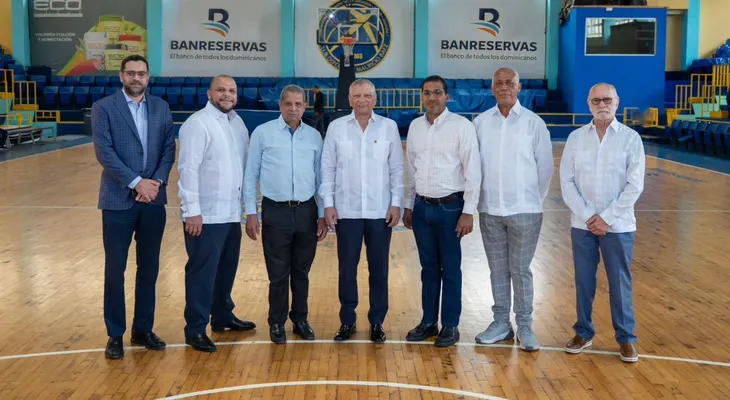 Aguilera resalta labor social y comunitaria del Club Mauricio Báez en visita institucional