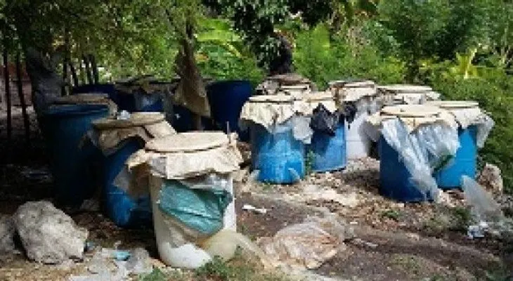 Desmantela laboratorio clandestino fabricaba bebidas alcohólicas en Azua