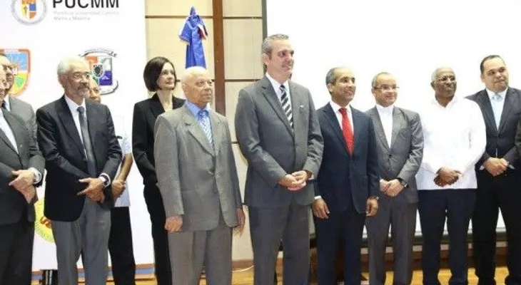 Abinader presenta propuesta para relanzar la educación superior y acelerar desarrollo económico