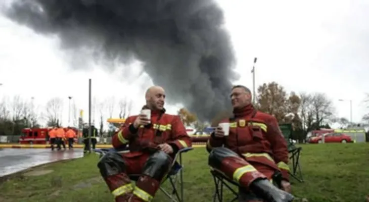 Bombero apaga incendio con cerveza en Texas
