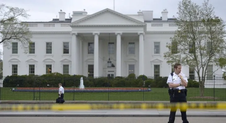 Casa Blanca despide funcionario que criticaba a Obama en Twitter 