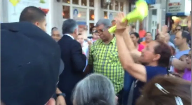 Video: Le gritaron ladronazo a Leonel frente a restaurante de NY