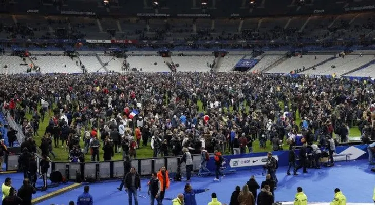 Los suicidas del Estadio de Francés no pudieron entrar