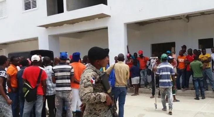Falta de pago a empleados La Barquita genera forcejeos, golpes y armas sobadas 