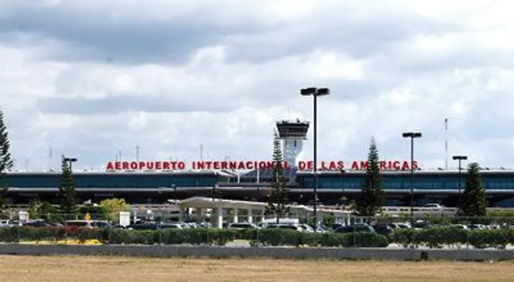 Aerolíneas cancelan vuelos por tormenta de nieve que amenaza a EEUU 