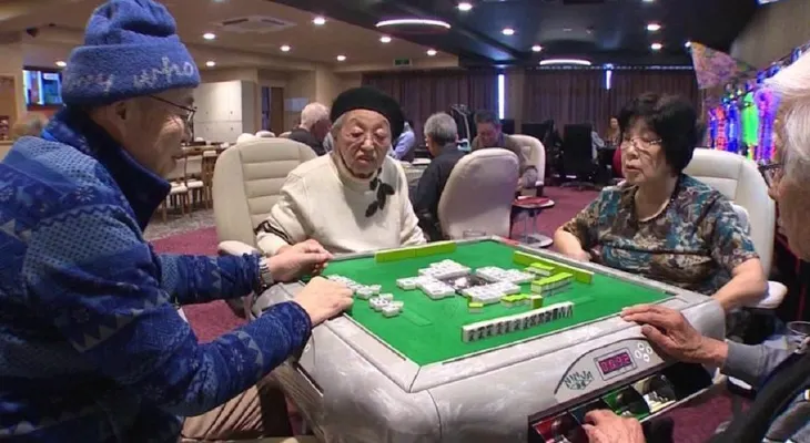 Apostar en casinos, el secreto de los ancianos japoneses para prevenir la demencia