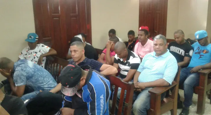 Tribunal conoce coerción contra 24 policías por muerte de pareja en San Cristóbal