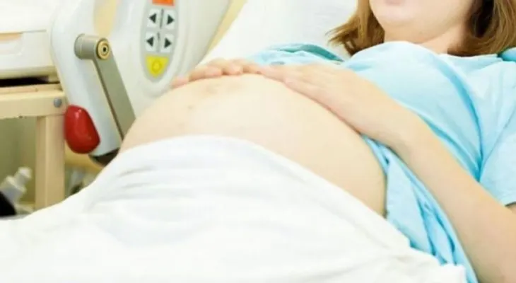 Mujer reporta un aborto de emergencia y le extraen dos kilos de droga de su vagina 