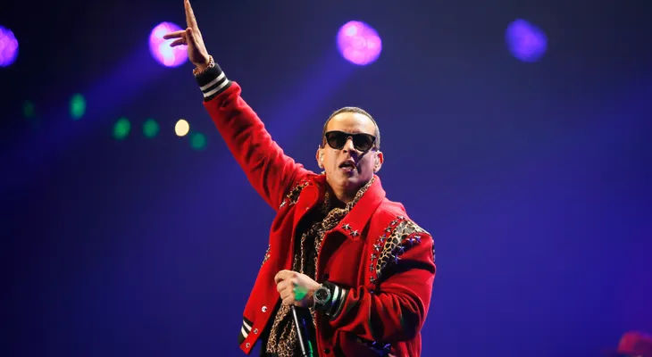 Daddy Yankee triunfa en unos Premios Tu Mundo que ensalzan aporte inmigrante