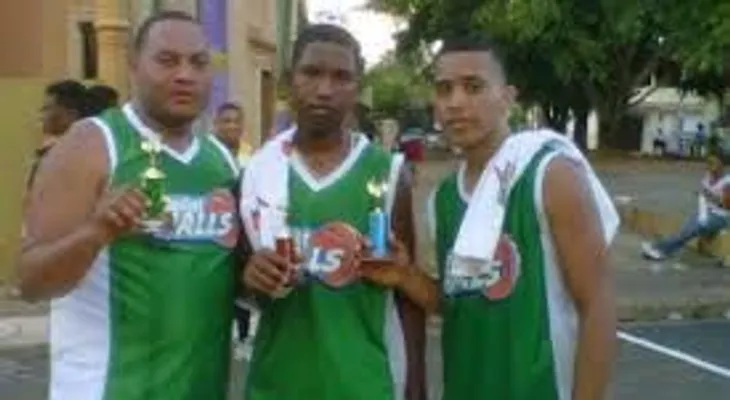 Anuncian torneo de baloncesto Canastazo Trinitario 2015