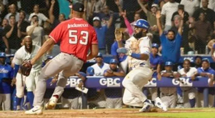 Licey deja en el terreno al Escogido con dramático triunfo 5-4 en extrainnings