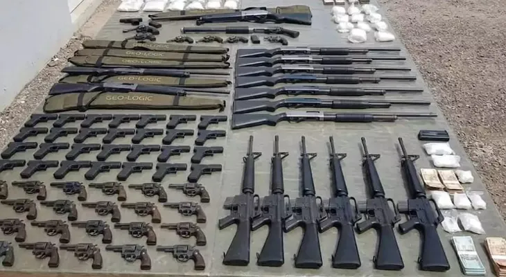 Policía ocupa 109 armas de fuego y drogas en la región Enriquillo