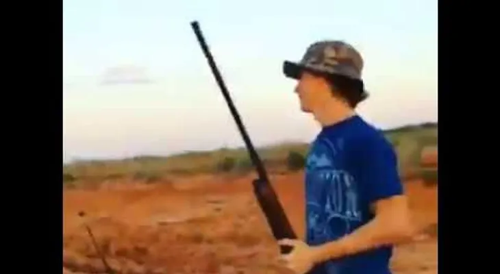 Bochornoso ejemplo de seguridad de las armas de fuego