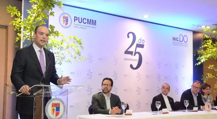 Indotel plantea acceso universal a Internet y abaratar costos de telecomunicaciones