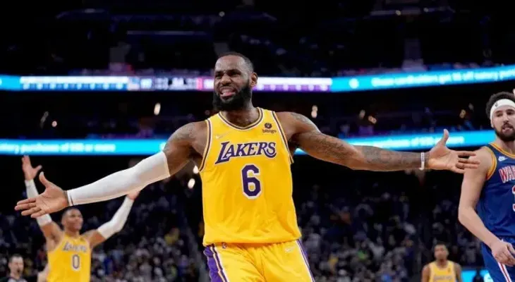 Noche histórica para LeBron James