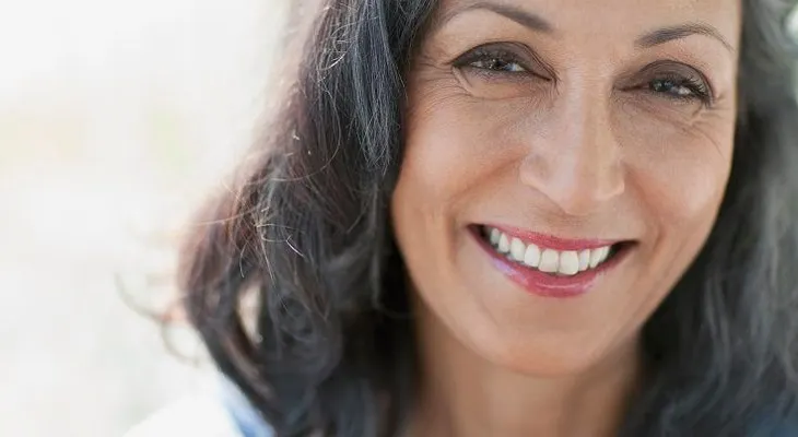 Cómo tener los dientes más blancos después de los 40