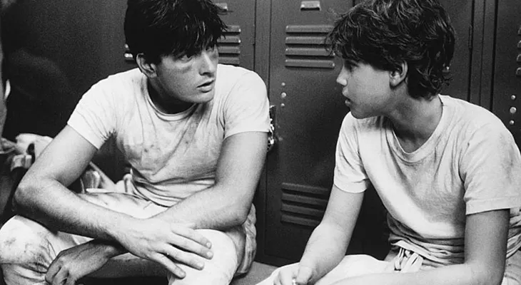 Charlie Sheen respondió a la acusación de haber violado a Corey Haim cuando tenía 13 años
