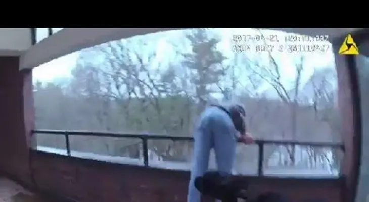 Impresionante momento en que salva a un suicida "in extremis"
