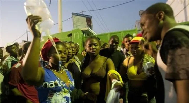 Miles asisten en Haití a funeral de víctimas de carnaval 
