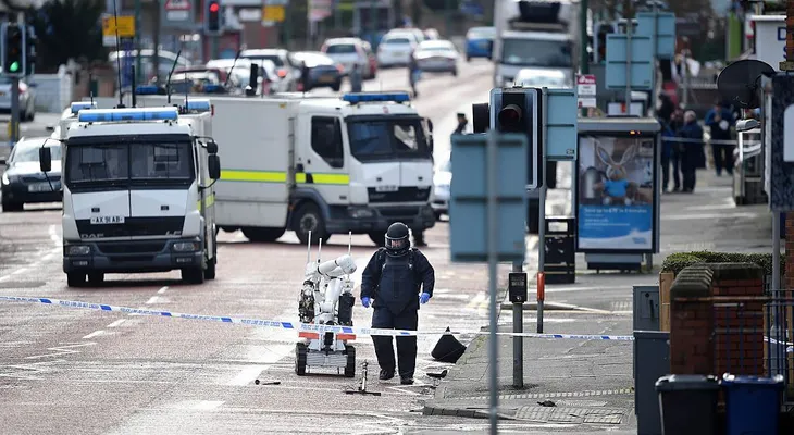 Irlanda del Norte está "bajo grave amenaza" de ataques después de la bomba que explotó en Belfast