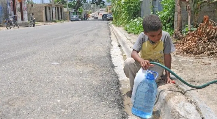 Tommy Galán denuncia San Cristóbal tiene 4 días sin agua