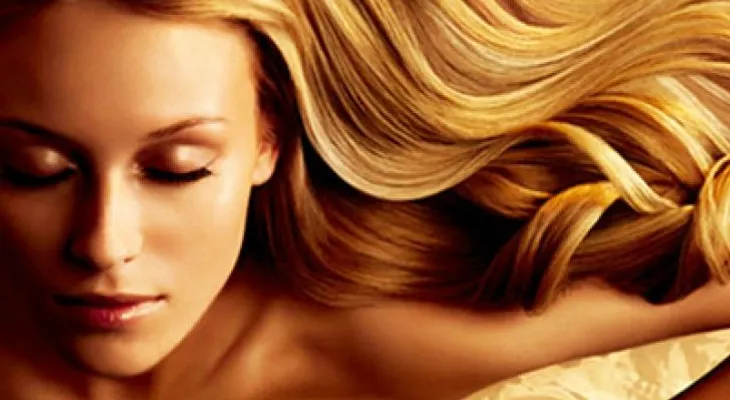 Las ondas y los colores fantasía siguen en tendencia este año