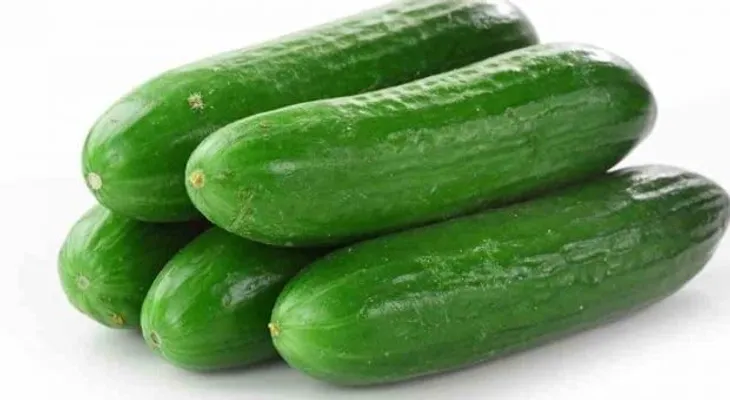 Beneficios de tomar agua de pepino con limón