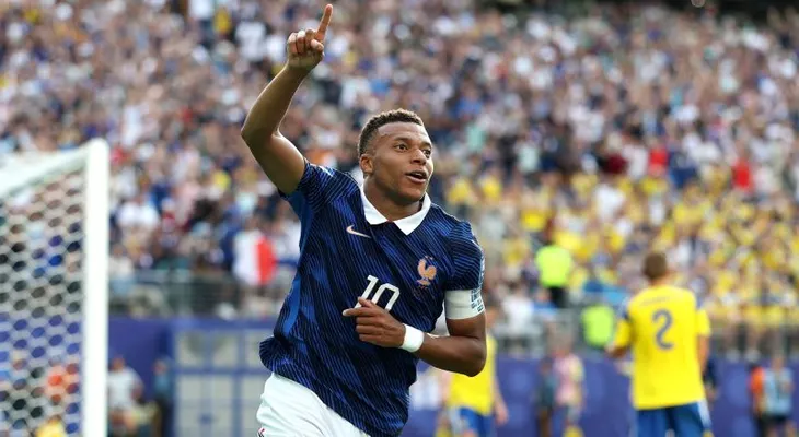 Mbappé habla con CNN sobre el Balón de Oro: "Todos quieren ganarlo"