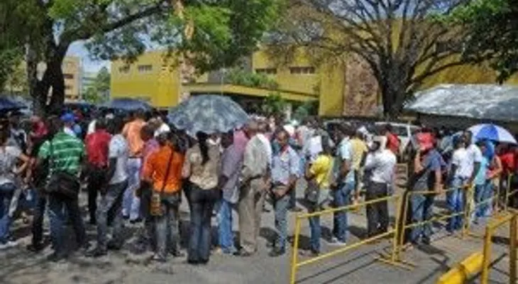 Todo para última hora: Centros de cedulación abarrotados