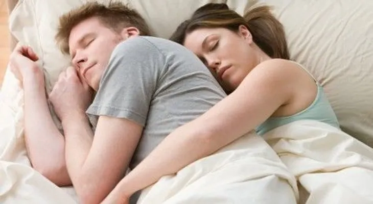 La ciencia prueba que dormir con tu pareja, ¡es más que bueno!