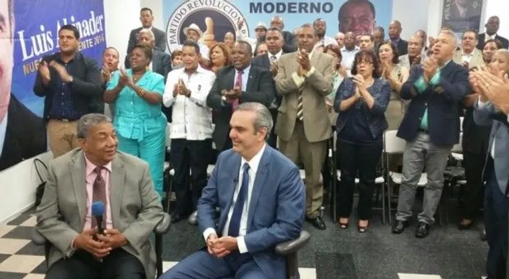 Abinader pide a Danilo "dedicarse a gobernar y no a politiquear"