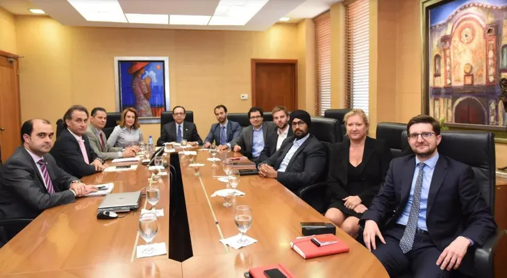 Gobernador del BCRD, Héctor Valdez Albizu, se reúne con grupo de inversionistas internacionales