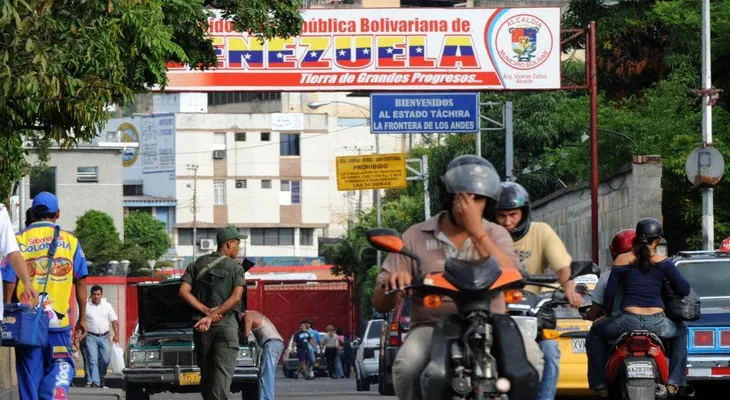 Venezuela ordena el cierre de la frontera con Colombia por 72 horas