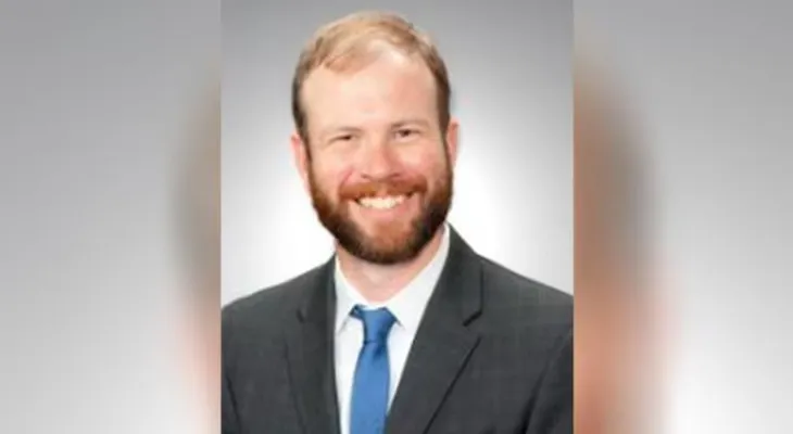 Pediatra de Pittsburgh muerto a puñaladas en su cama; su esposa resulta gravemente herida