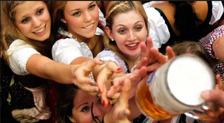 La cerveza es buena para huesos de las mujeres: Olvídate de la leche con calcio