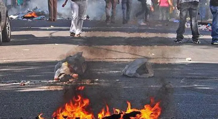 Moradores de los Mameyes vuelven a protestar por apagones
