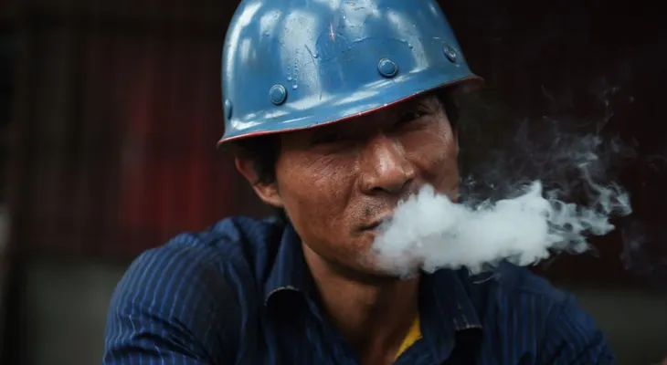 Estudio: el hábito de fumar le ocasionará la muerte a 1 de cada 3 hombres chinos