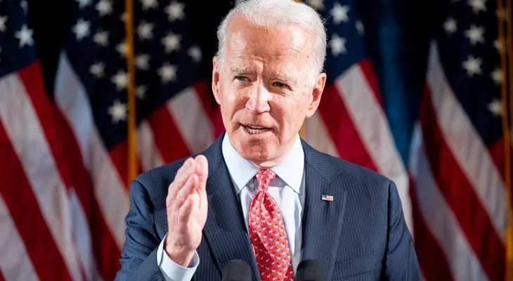 Biden tacha de "distracción" la visita de Trump a Florida